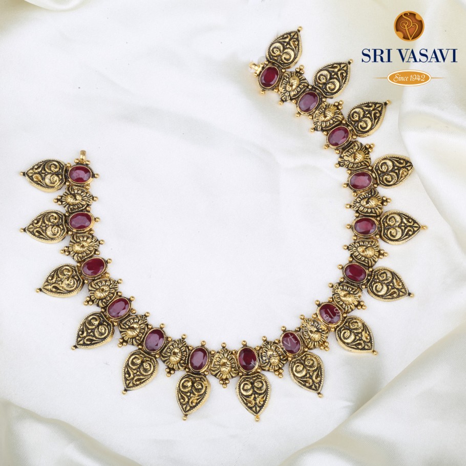 Dharaa Short Necklace